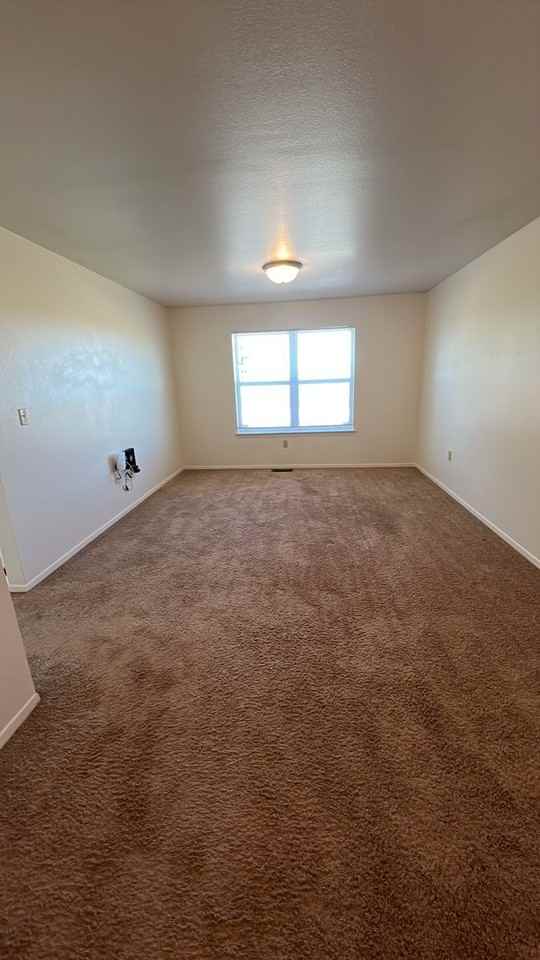 1193 Desmet Ct - Photo 3 of 7