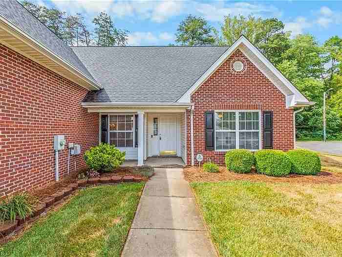 2074 Hibiscus Ln - Photo 2 of 34