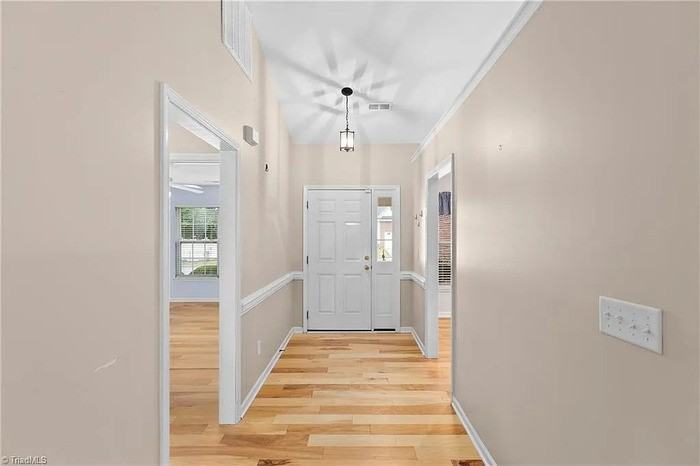 2074 Hibiscus Ln - Photo 4 of 34