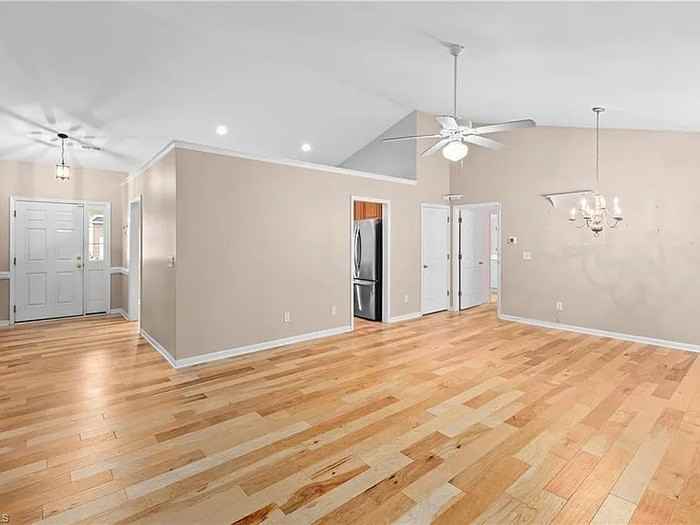 2074 Hibiscus Ln - Photo 6 of 34