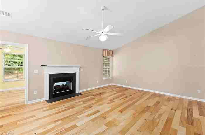 2074 Hibiscus Ln - Photo 7 of 34
