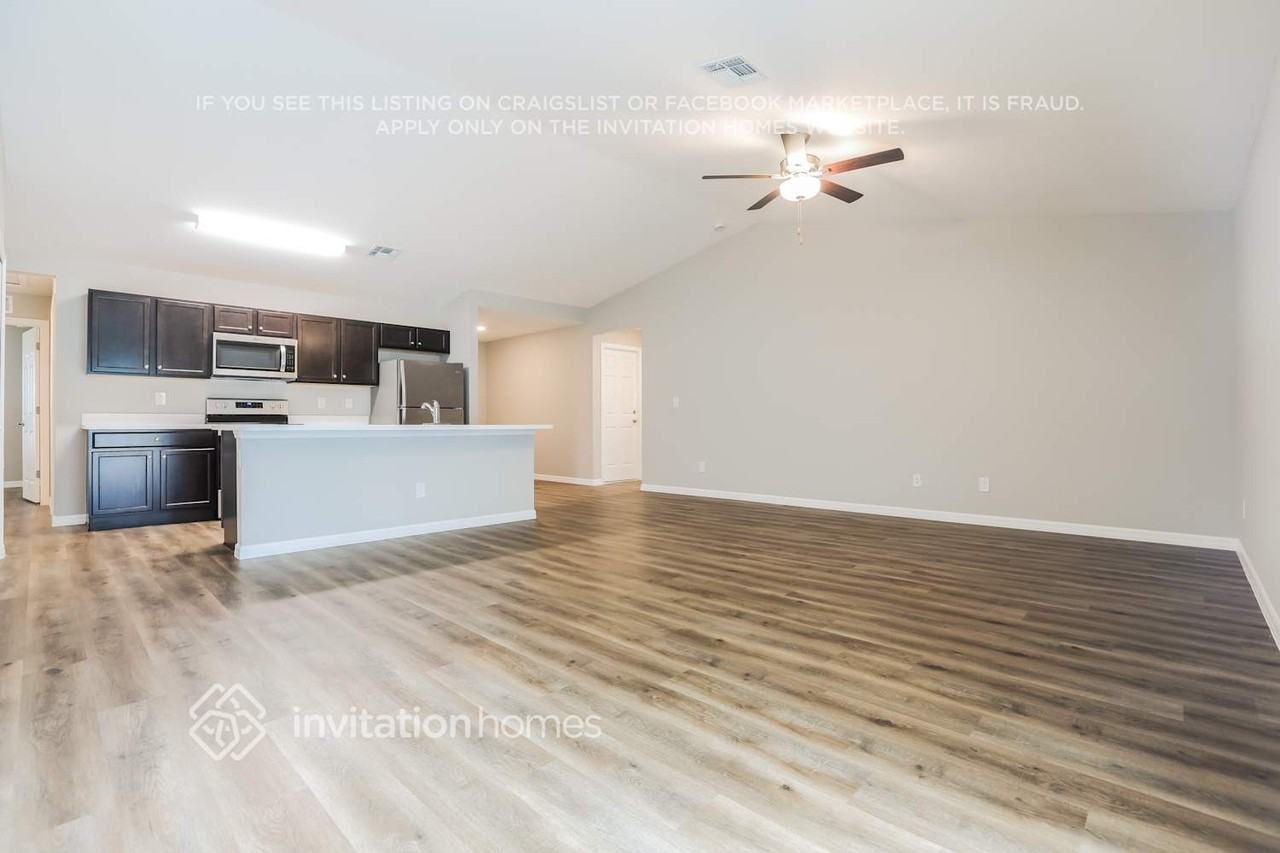 23165 Lindale Ave - Photo 3 of 17
