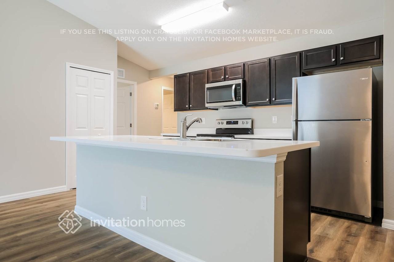 23165 Lindale Ave - Photo 4 of 17