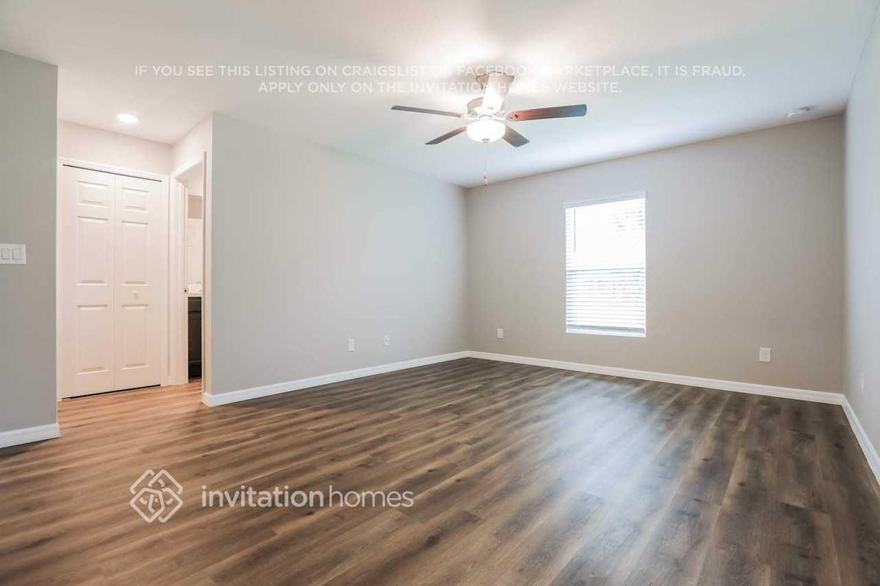 23165 Lindale Ave - Photo 5 of 17