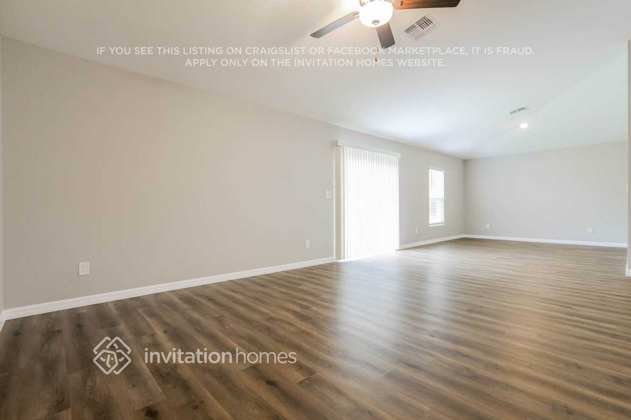 23165 Lindale Ave - Photo 7 of 17