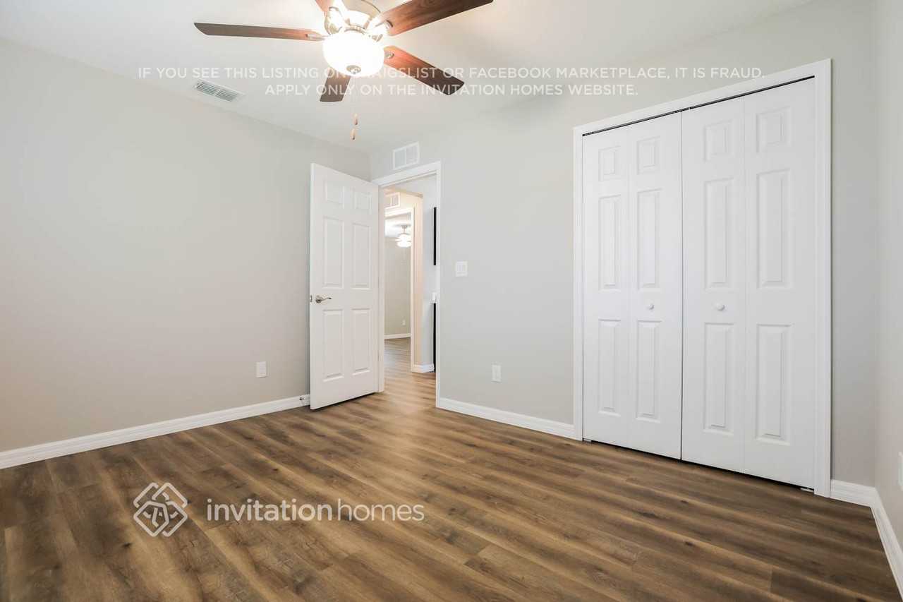 23165 Lindale Ave - Photo 6 of 17