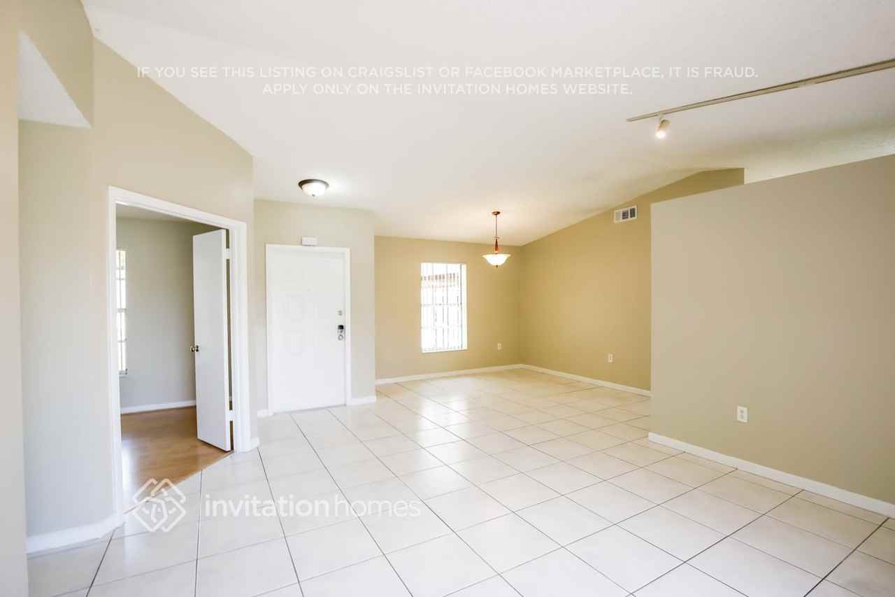 19226 Nw 82nd Circle Ct - Photo 3 of 16