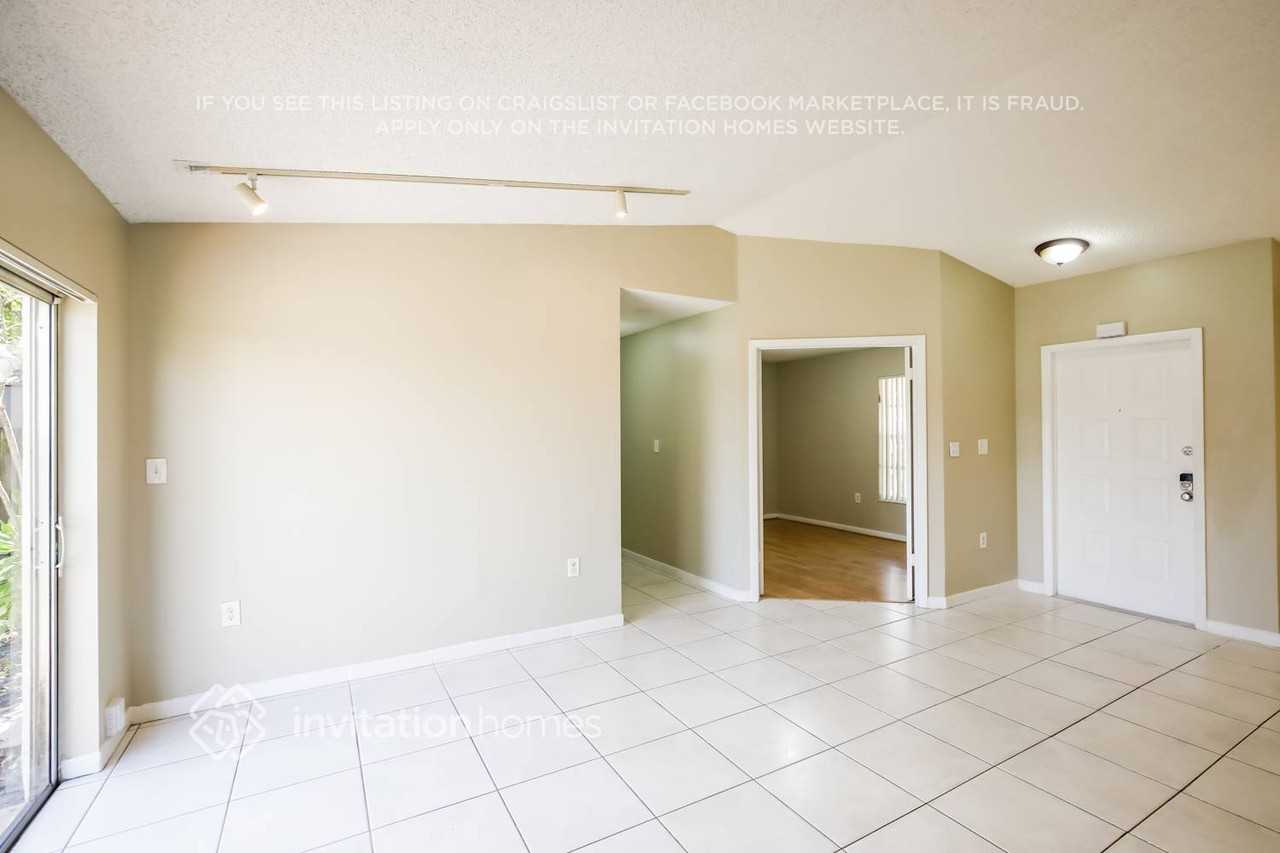 19226 Nw 82nd Circle Ct - Photo 4 of 16
