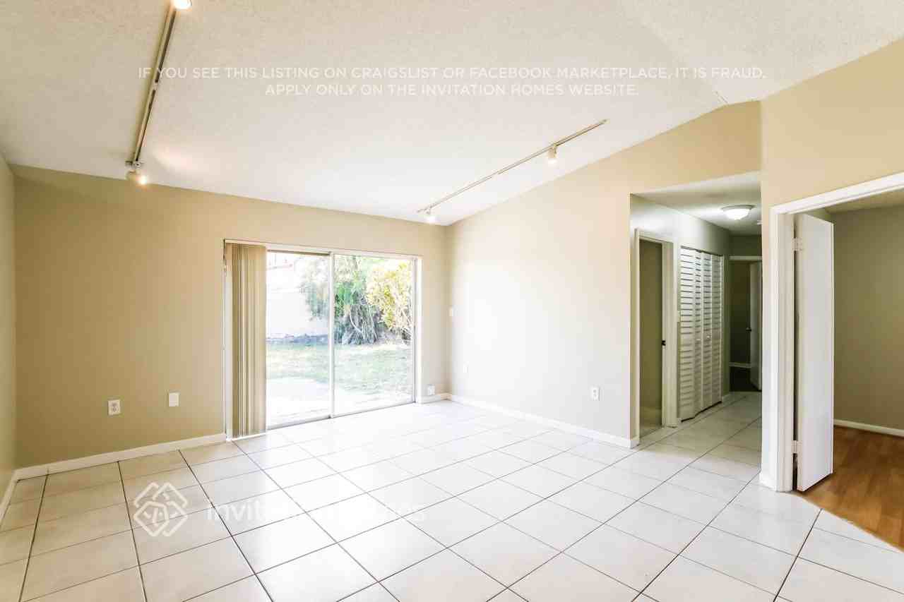 19226 Nw 82nd Circle Ct - Photo 5 of 16