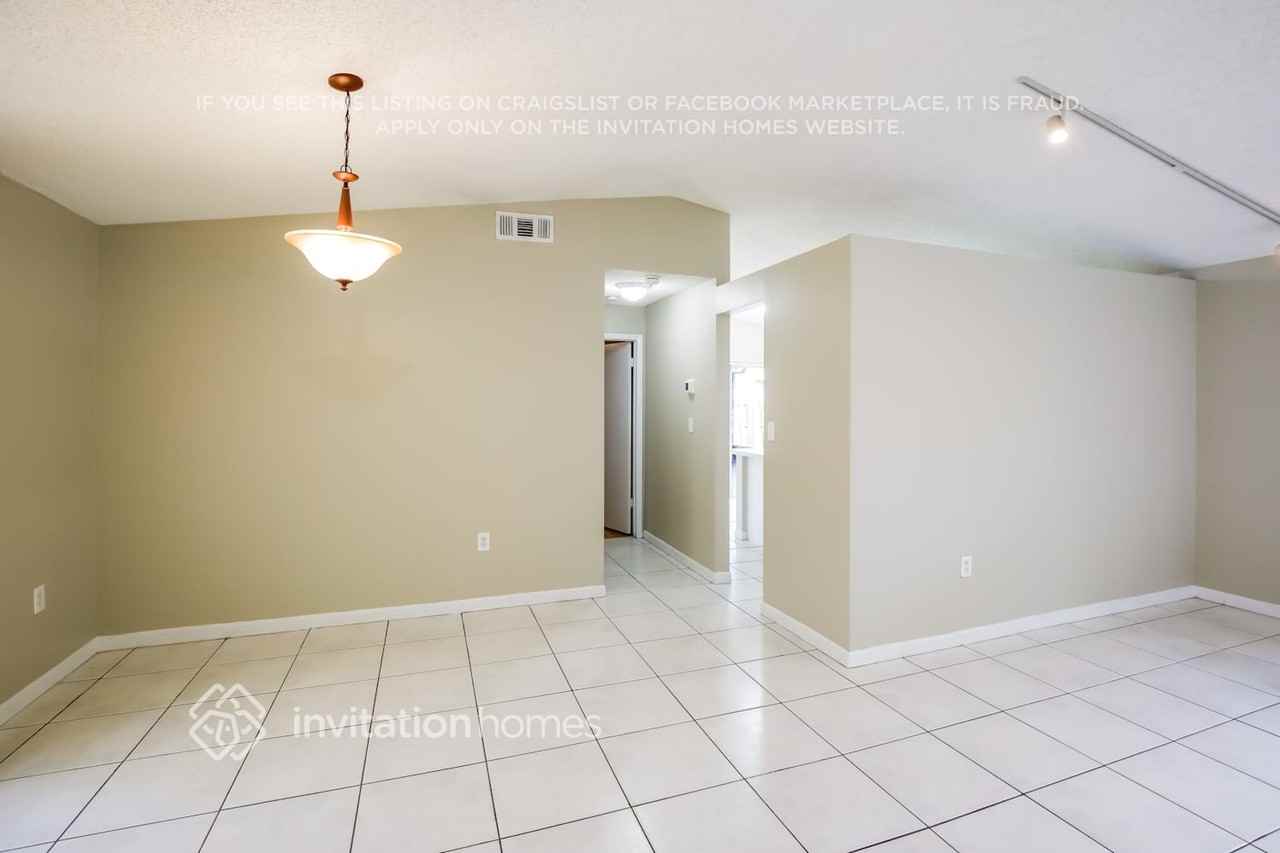 19226 Nw 82nd Circle Ct - Photo 6 of 16