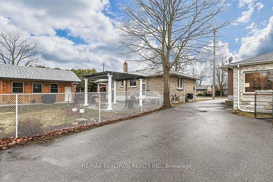 917 Henry Street - Photo 3 of 21