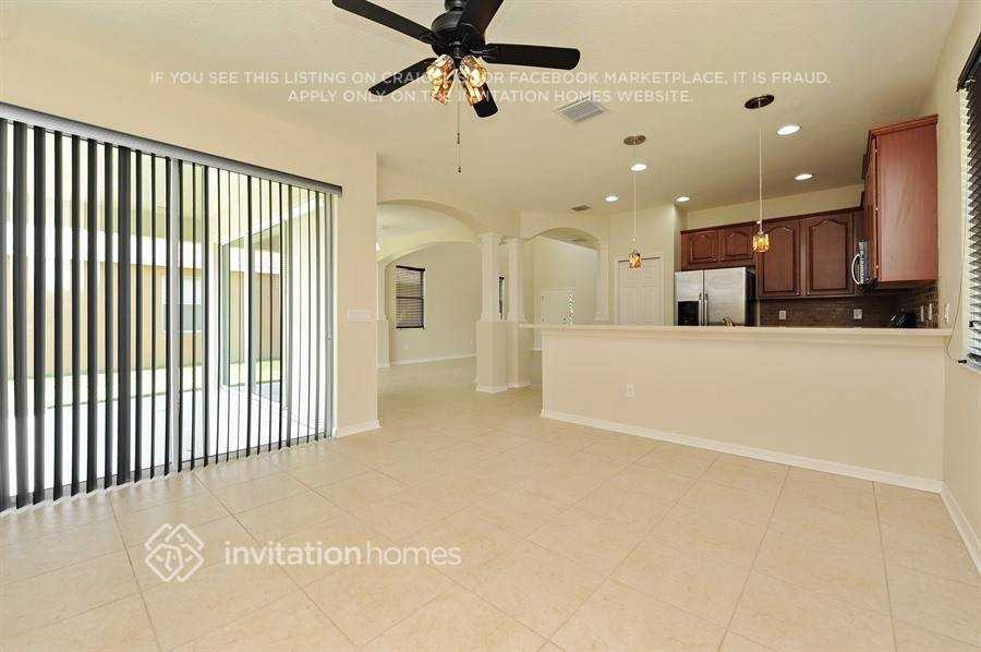 11406 Coventry Grove Cir - Photo 4 of 17