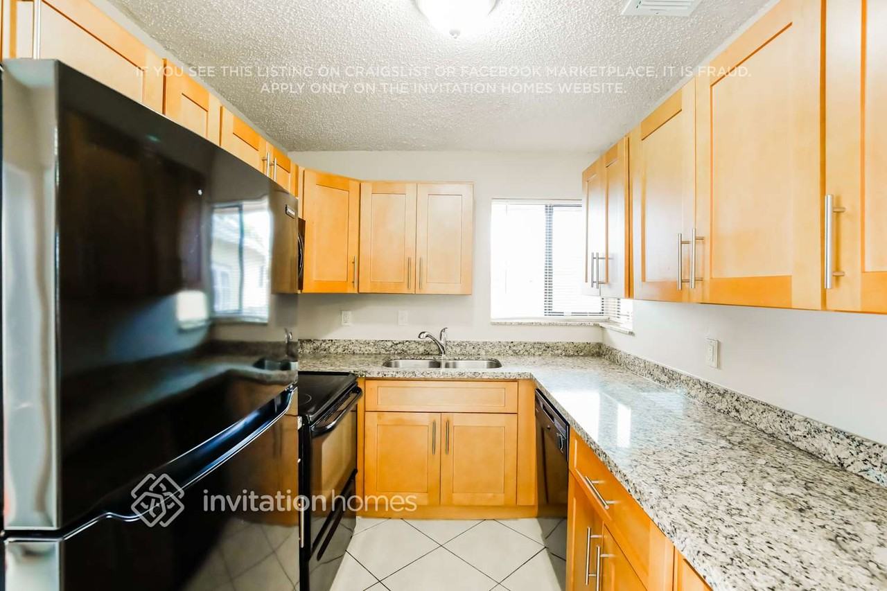 12330 Sw 193rd St - Photo 6 of 17