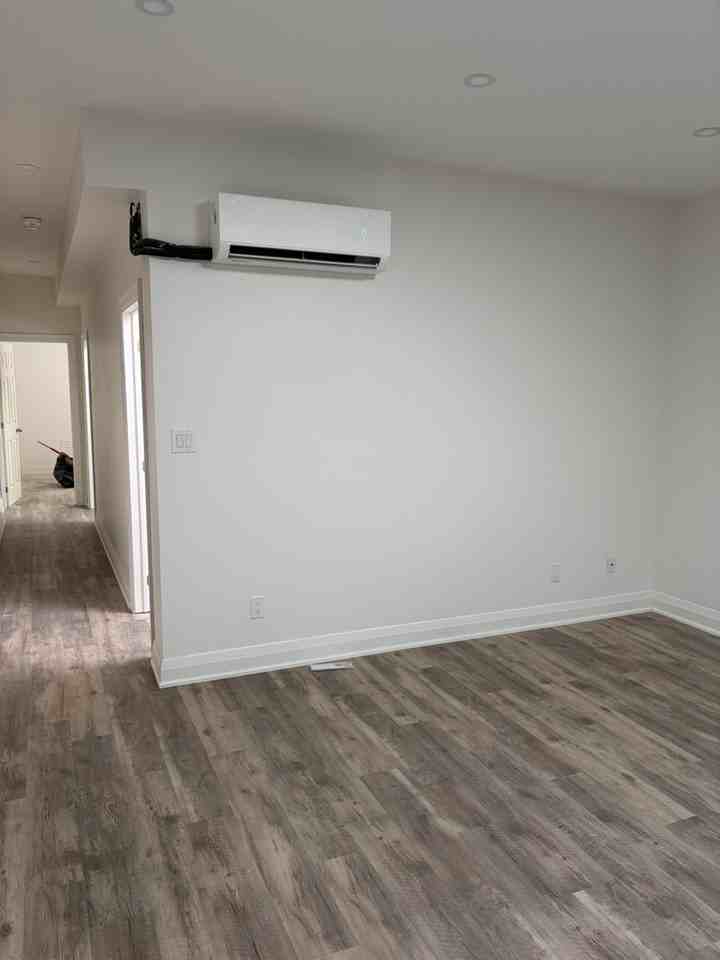 2231 Dundas St W - Photo 4 of 5