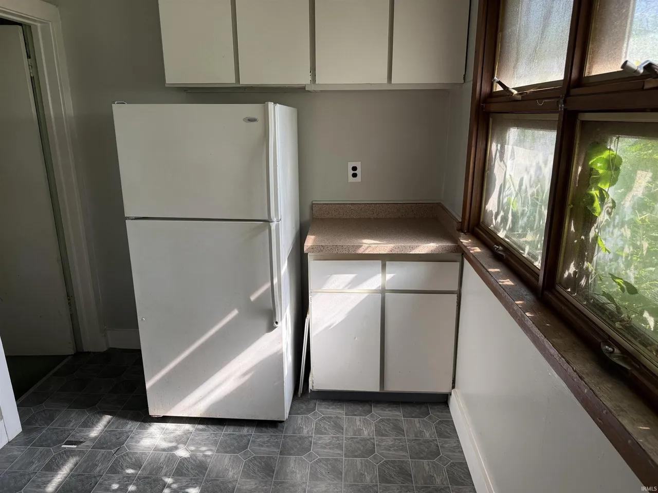 1133 Altgeld St - Photo 3 of 11
