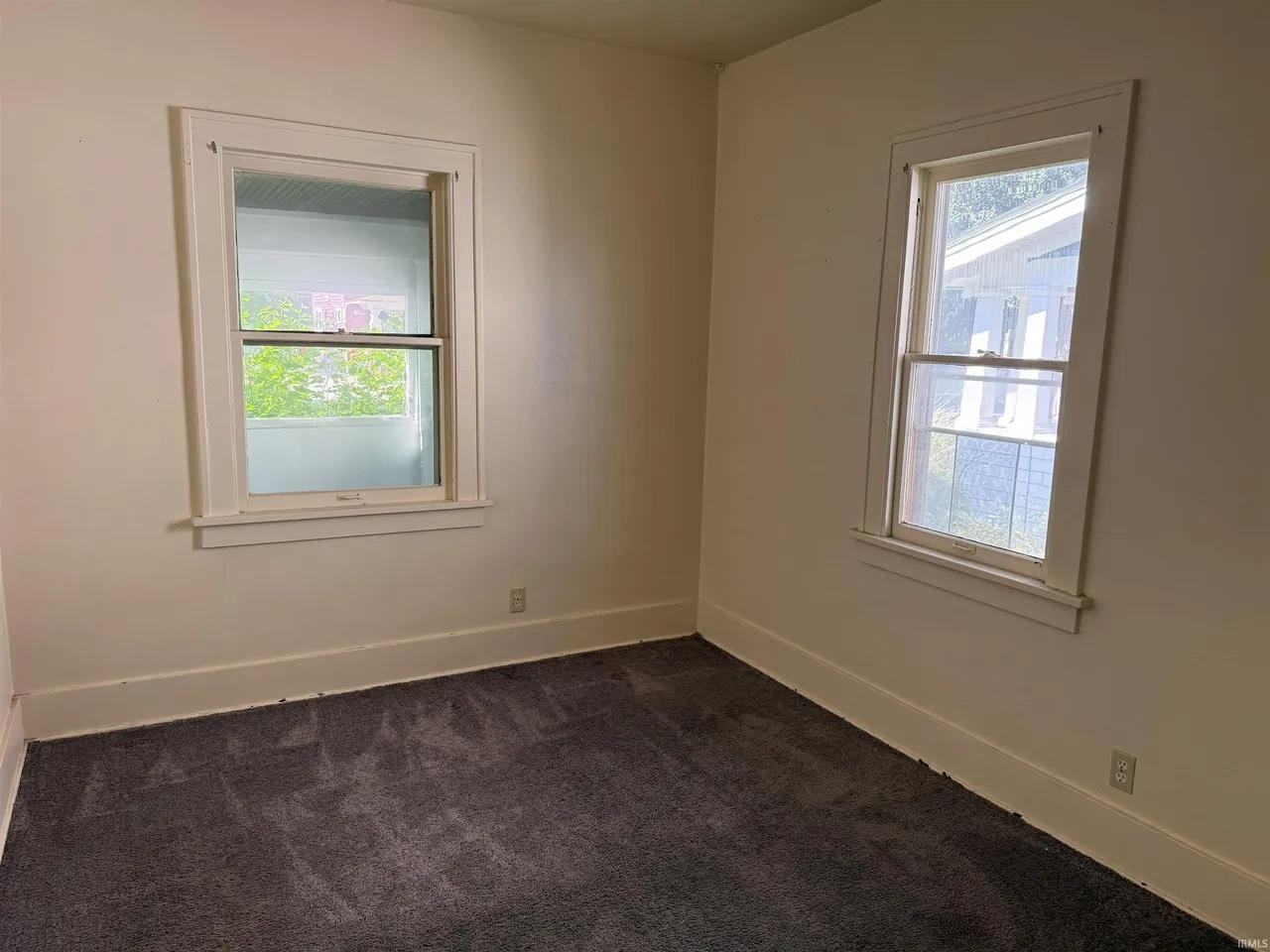 1133 Altgeld St - Photo 7 of 11