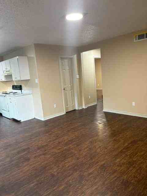 1812 Meadowgreen Dr - Photo 2 of 9
