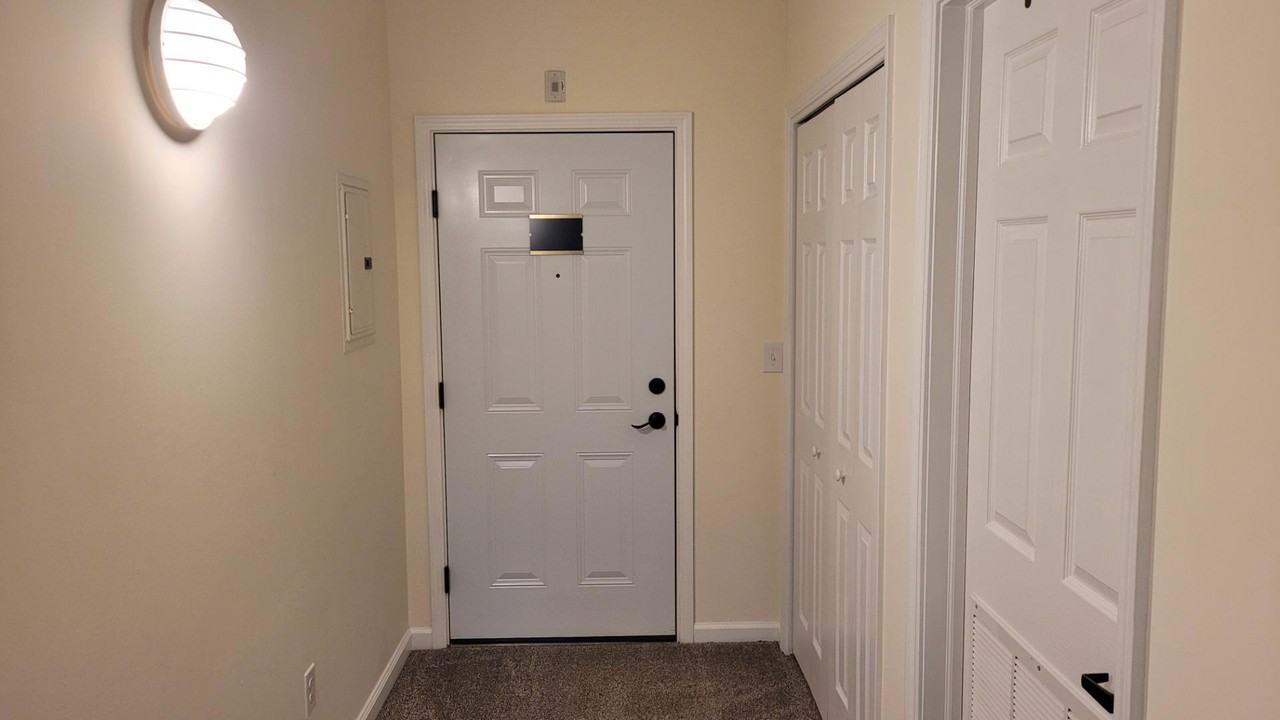 221 Glen St - Photo 2 of 21