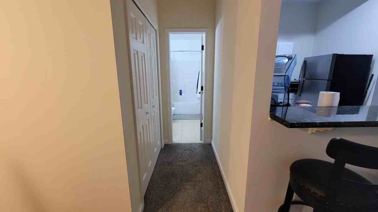 221 Glen St - Photo 3 of 21