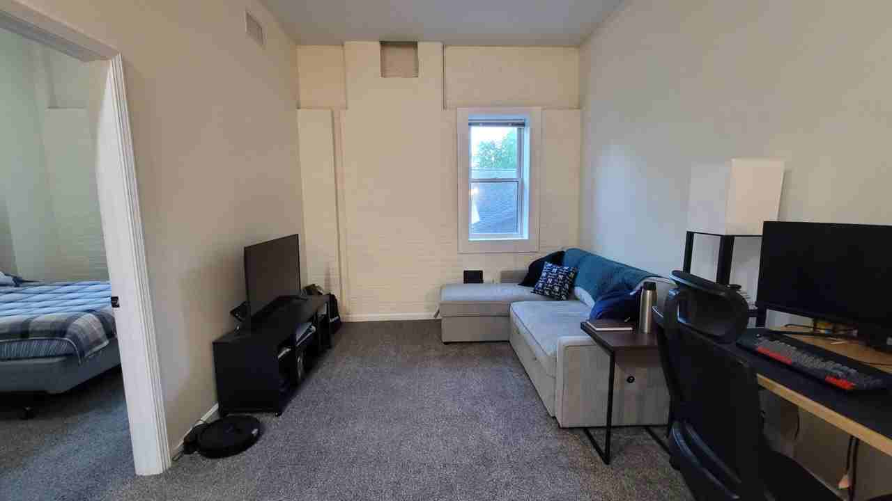 221 Glen St - Photo 5 of 21
