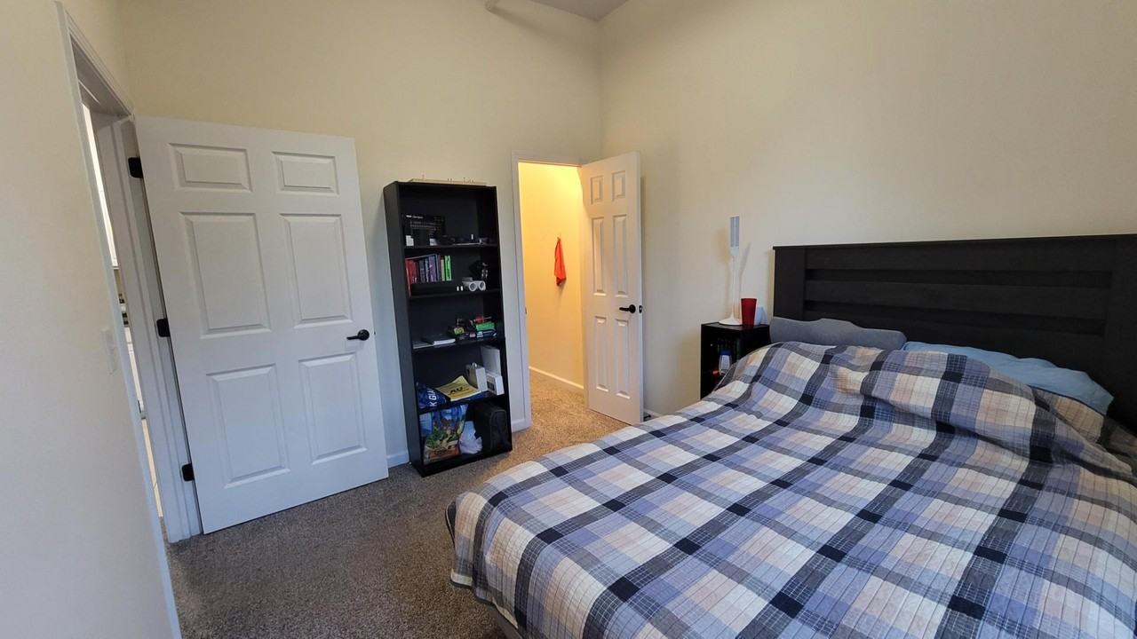 221 Glen St - Photo 6 of 21