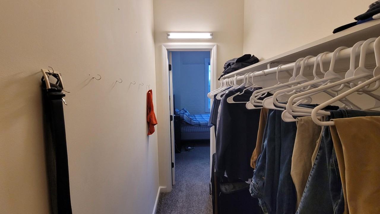 221 Glen St - Photo 7 of 21