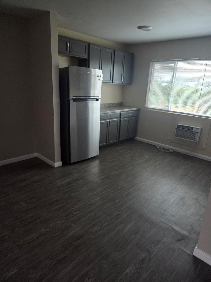 Rosedale Ave - Photo 2 of 5