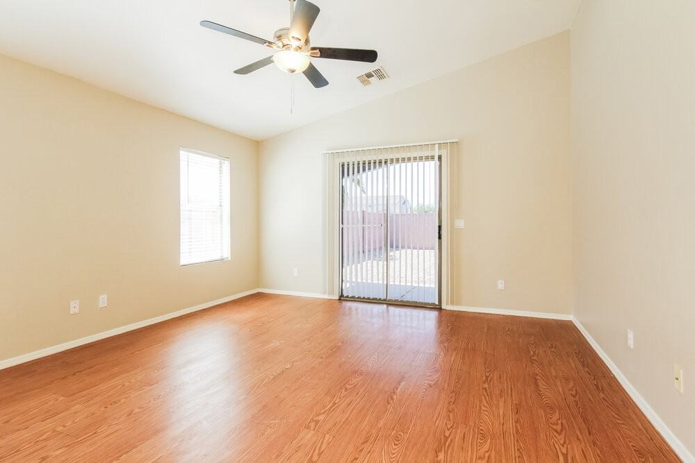 5704 S 32nd Dr - Photo 3 of 16