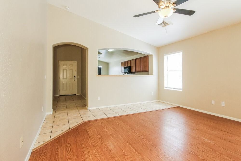 5704 S 32nd Dr - Photo 4 of 16