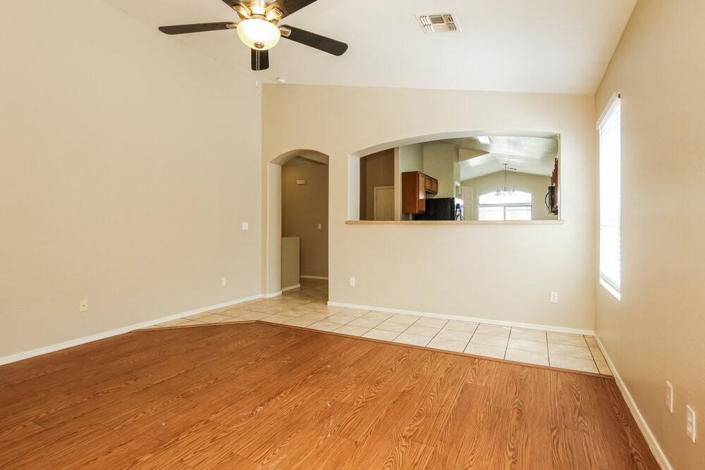5704 S 32nd Dr - Photo 5 of 16
