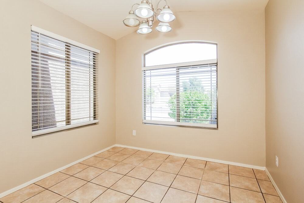 5704 S 32nd Dr - Photo 6 of 16