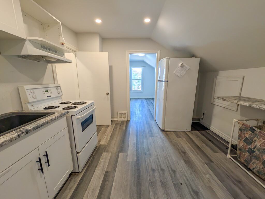 191 Burgar St - Photo 2 of 10