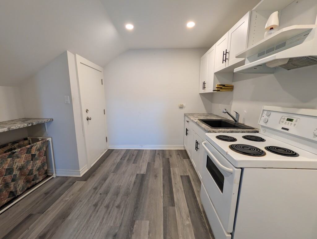 191 Burgar St - Photo 3 of 10