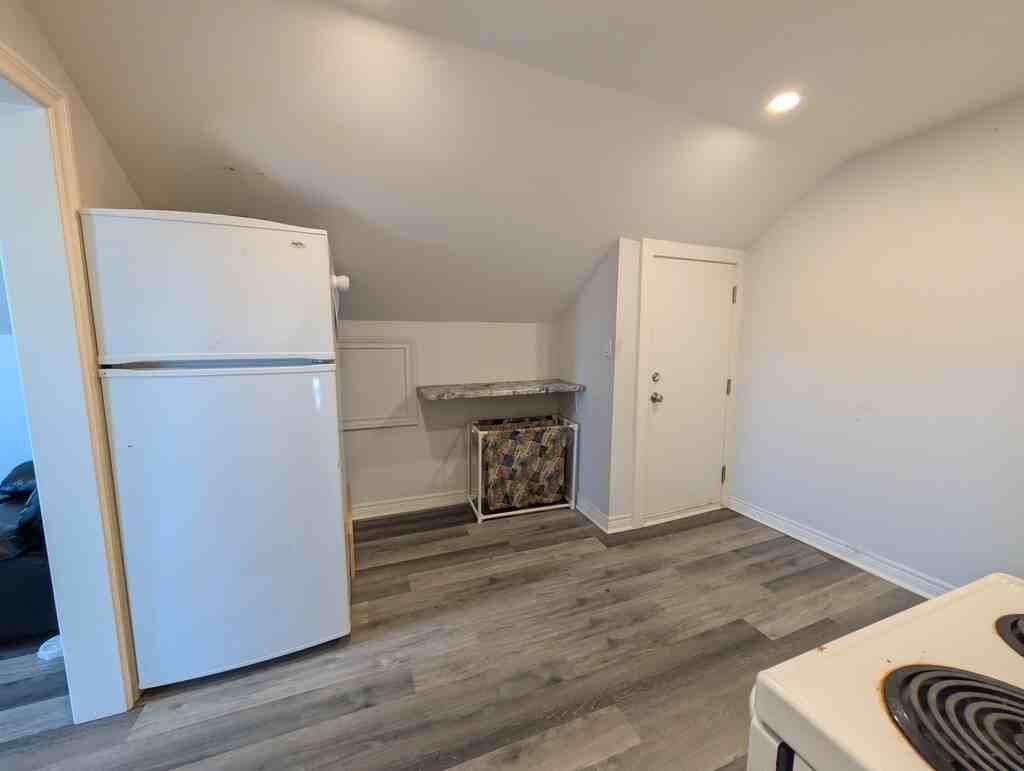 191 Burgar St - Photo 4 of 10