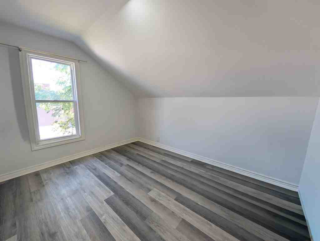 191 Burgar St - Photo 5 of 10