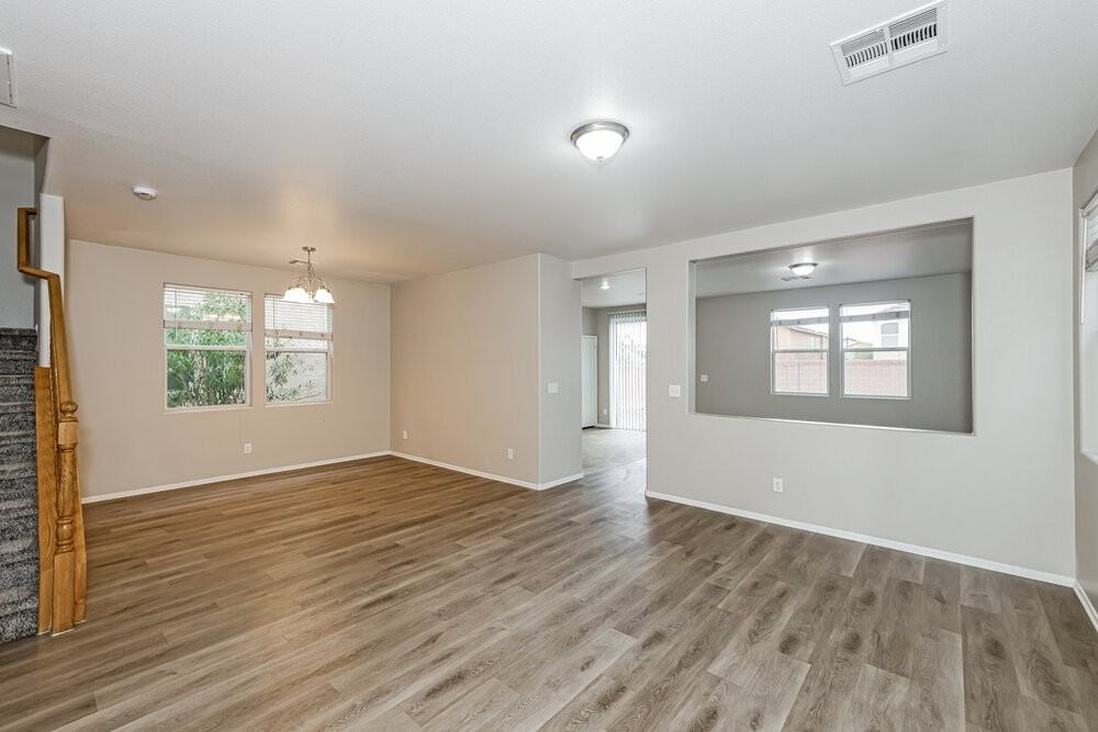 70 Glen Park Ave - Photo 5 of 17