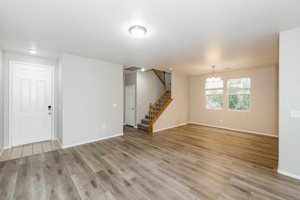 70 Glen Park Ave - Photo 6 of 17