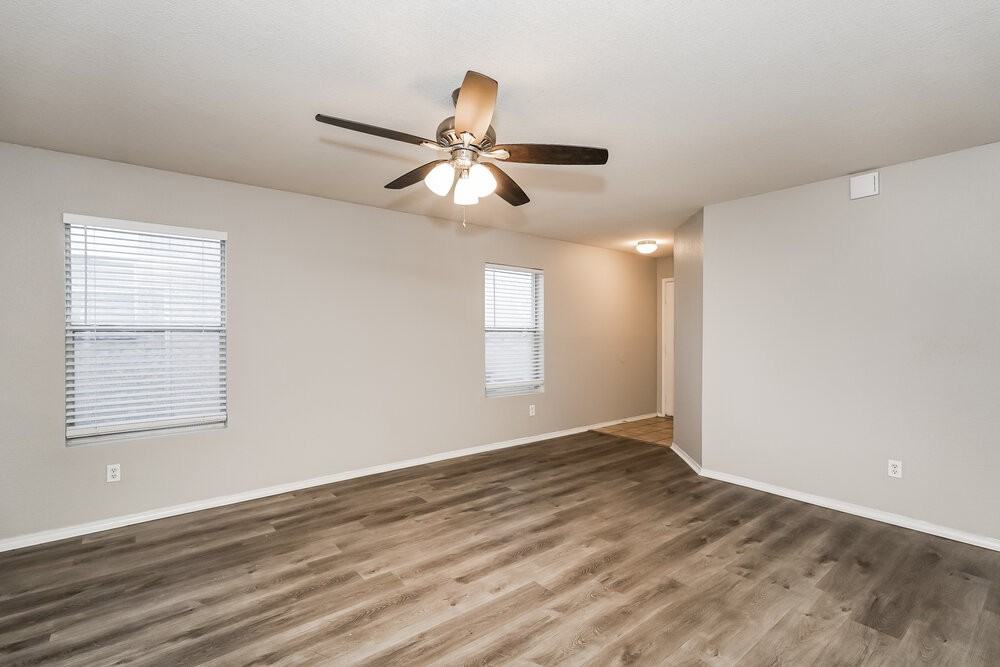4524 Waterford Dr - Photo 4 of 16