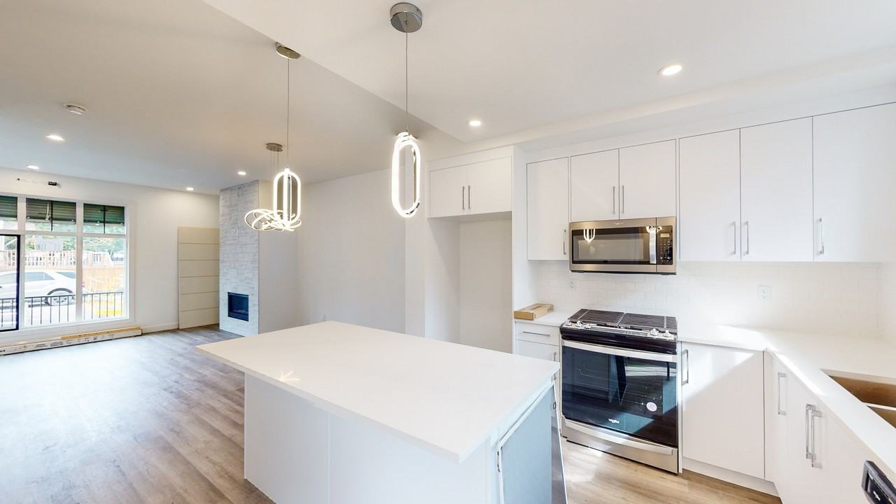 2104 13 St Nw - Photo 2 of 23