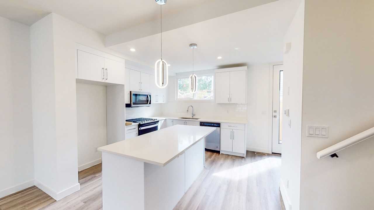 2104 13 St Nw - Photo 3 of 23