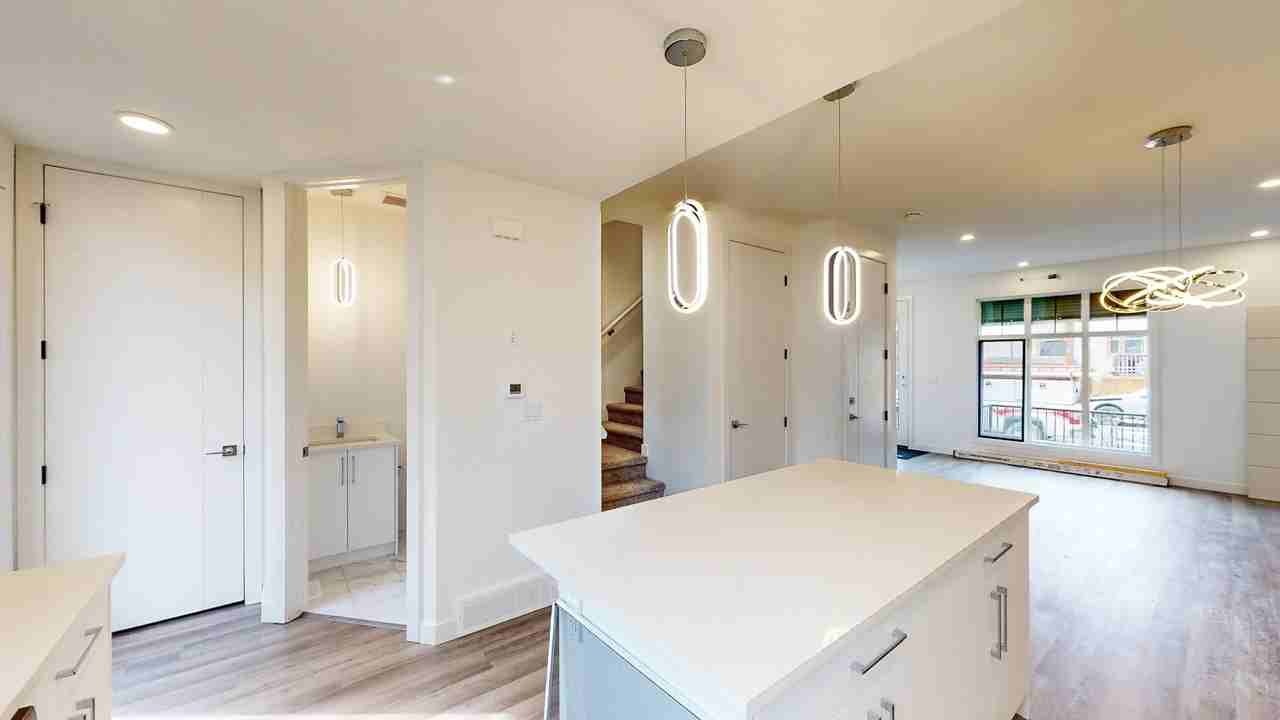 2104 13 St Nw - Photo 4 of 23