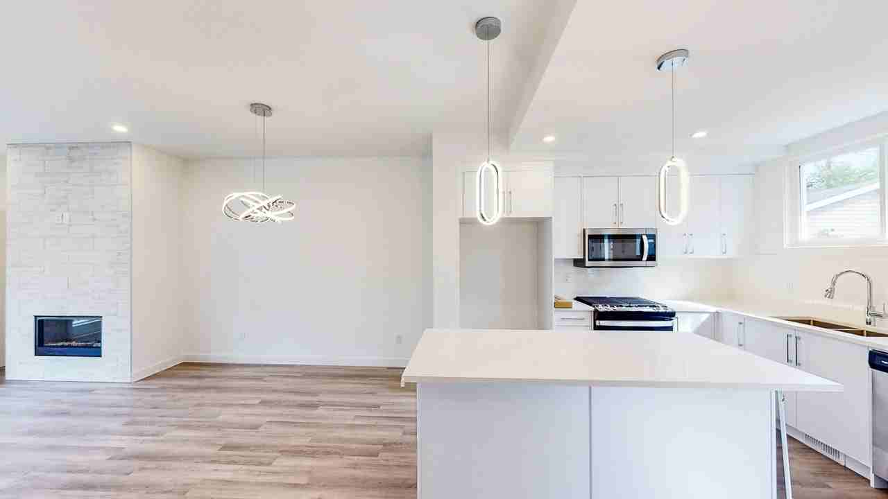 2104 13 St Nw - Photo 5 of 23