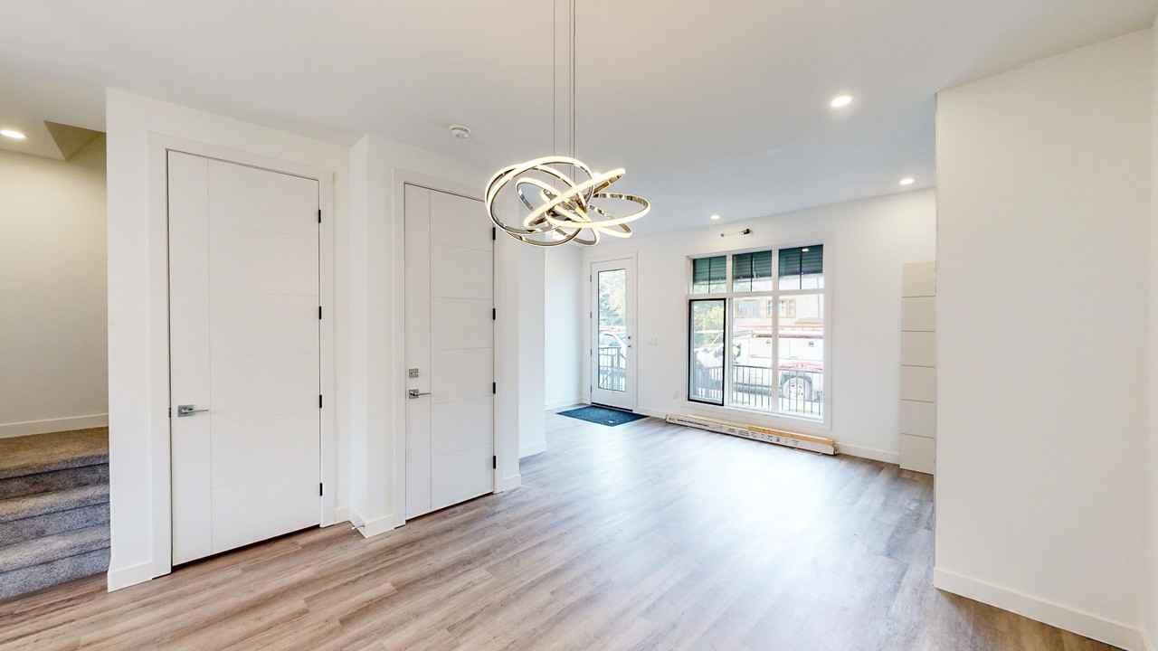 2104 13 St Nw - Photo 6 of 23