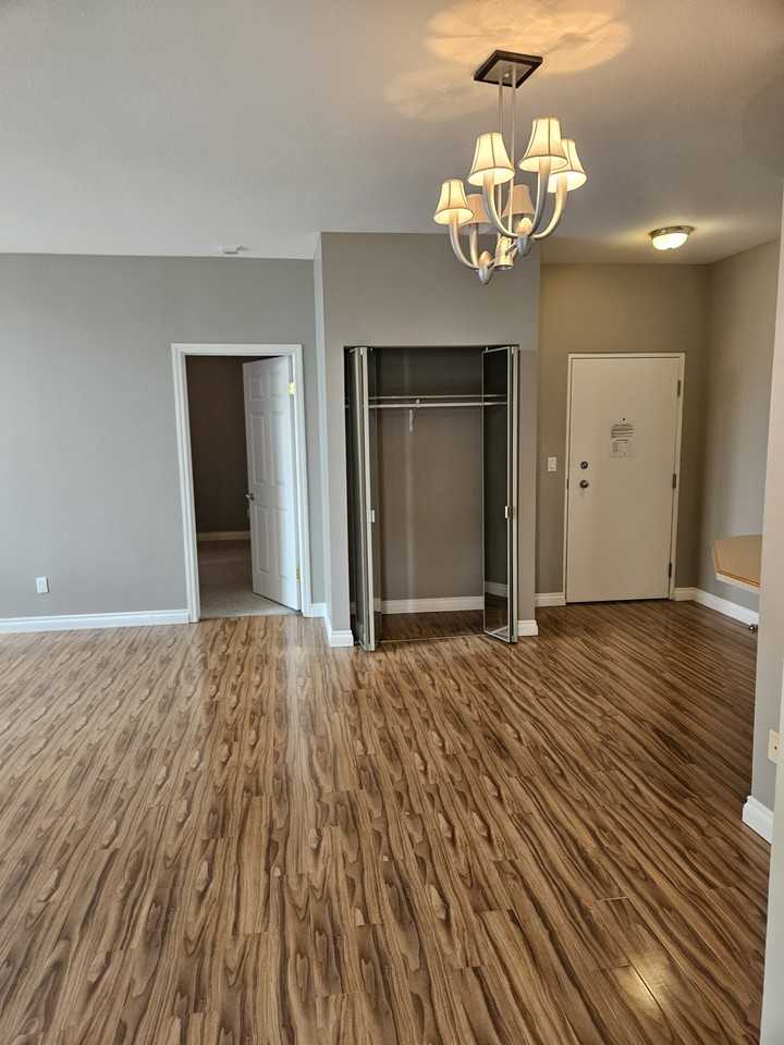 1867 Hamilton St - Photo 4 of 18