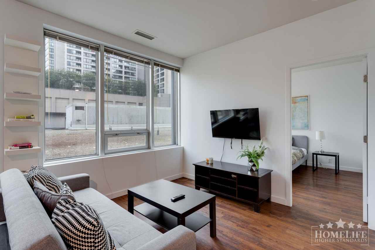 989 Nelson St - Photo 4 of 18