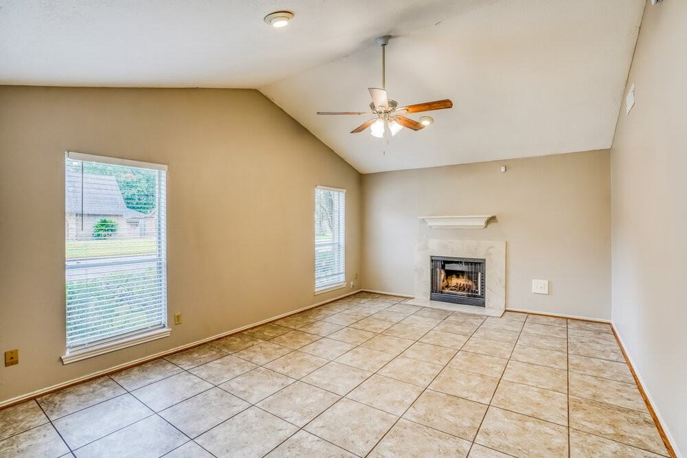 3202 Palm Desert Ln - Photo 4 of 16
