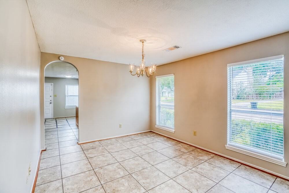 3202 Palm Desert Ln - Photo 6 of 16