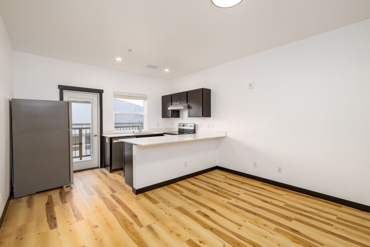 Hub City Apartments - Photo 4 of 8