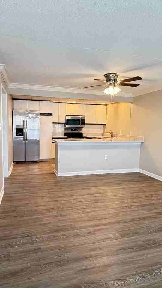 2749 Sullins St #204 - Photo 5 of 21