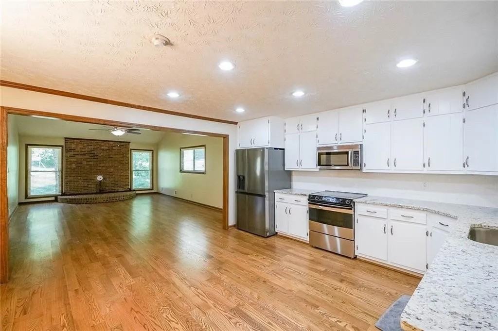 1801 Azalea Dr - Photo 4 of 43